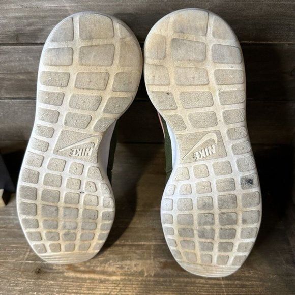 Womens Nike‎ Roshe One Legion Olive Green Athletic Shoes Sneakers Size 9.5 M GUC - Picture 6 of 7